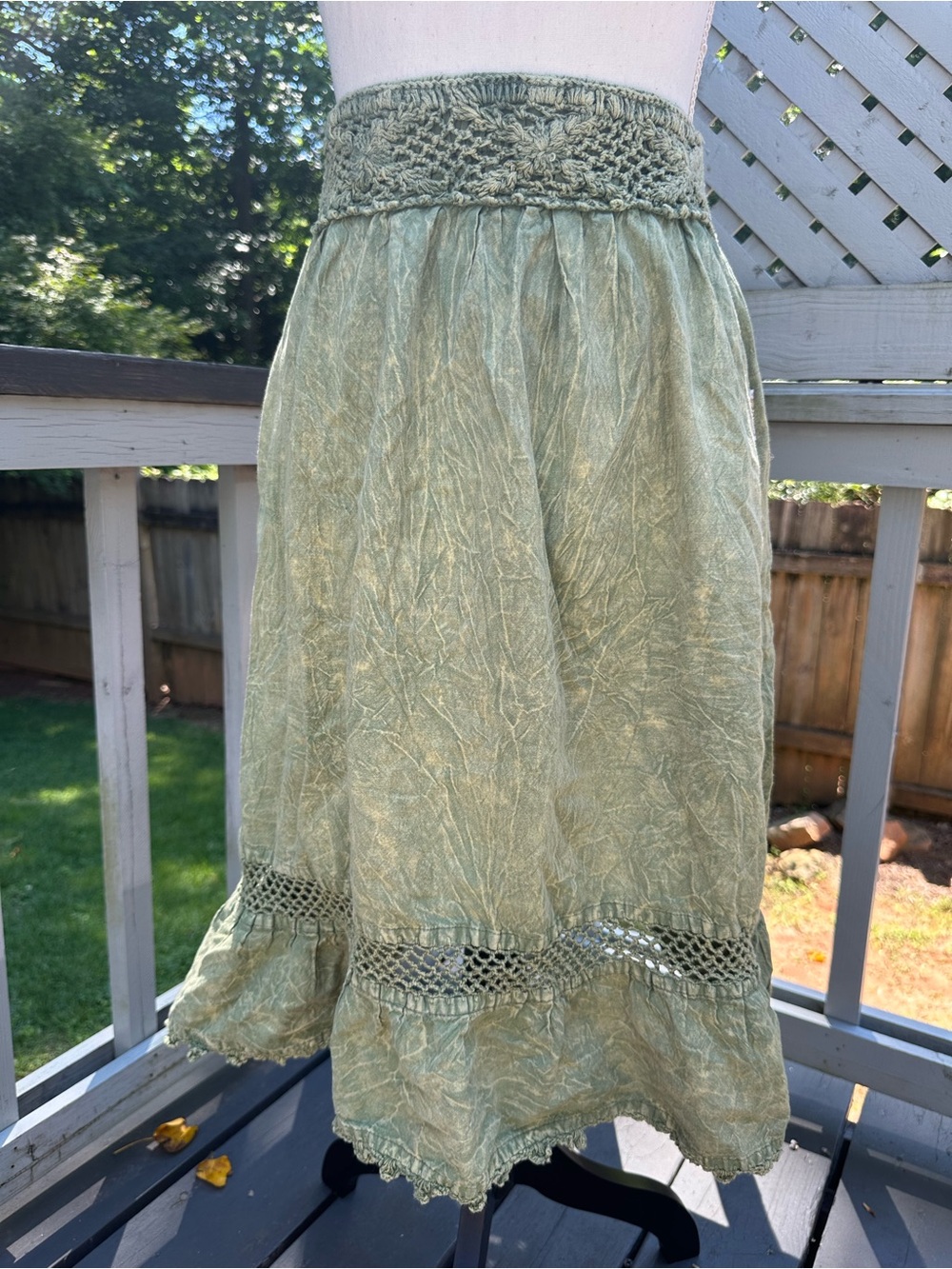 Vintage Y2K Jayli Green midi skirt with lace trim and elastic waistband